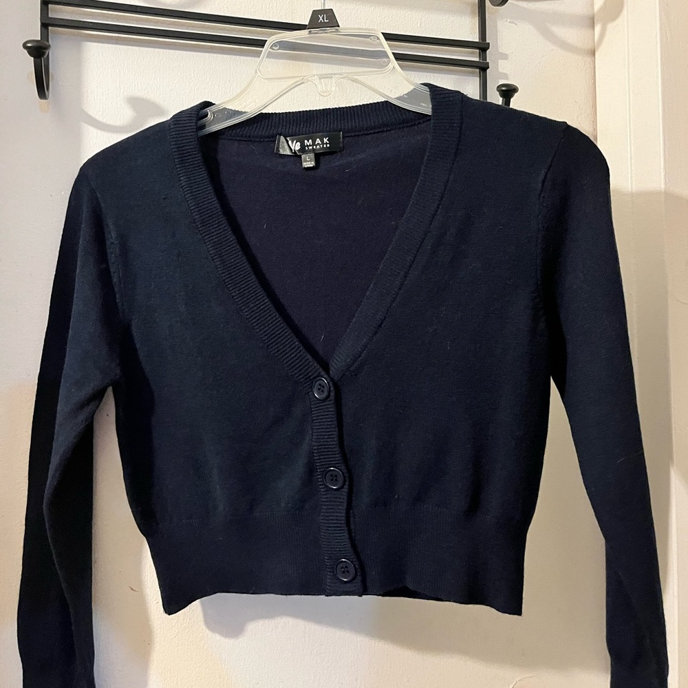 Mak- size L- navy blue cute stretch cropped cardi w/ buttons. EUC.